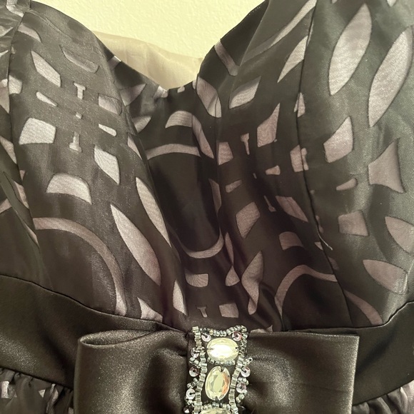 Strapless Black and Silver Cocktail Dress size 6 - Picture 6 of 12